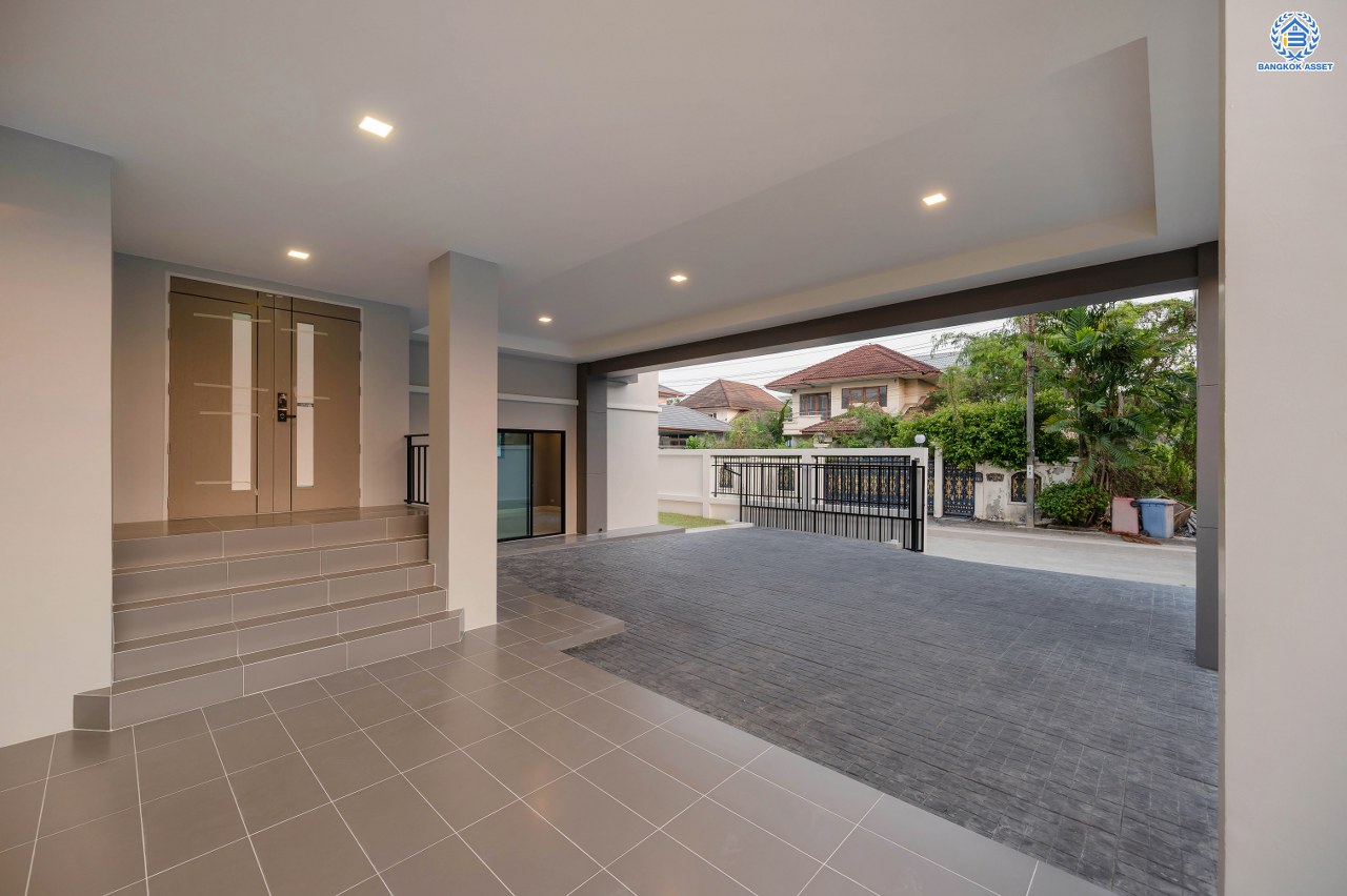 บ้านมือสองตกแต่งใหม่ โครงการ กฤษดานคร20 ปิ่นเกล้า-บรมราชชนนี เนื้อที่ 118 ตร.ว. พื้นที่ใช้สอย 612.6 ตร.ม. พร้อมฟังก์ชันจัดเต็ม 4 ห้องนอน 4 ห้องน้ำ 1 ห้องแม่บ้าน จอดรถได้ 3 คัน บนทำเลเชื่อมต่อเมืองอย่างรวดเร็ว ใกล้ทางคู่ขนานลอยฟ้าบรมราชชนนี ทางด่วน "กาญจนาภิเษก" ม.มหิดล เซ็นทรัลปิ่นเกล้า และตลาดสดธนบุรี